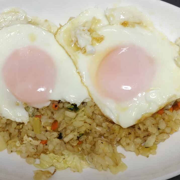 ジロリと睨まれるチャーハン